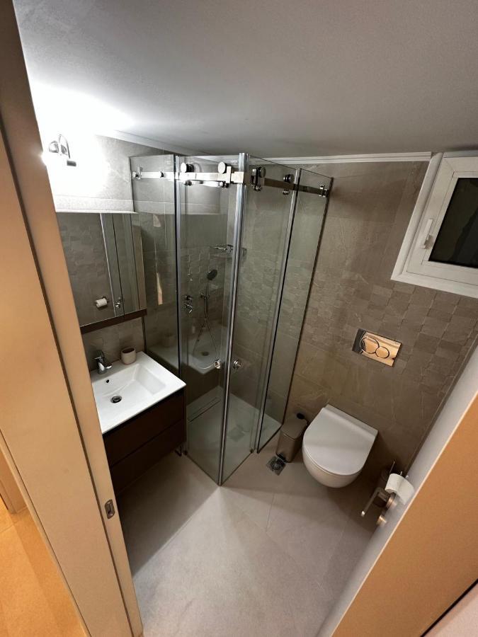 Samanthas Luxury Haraki