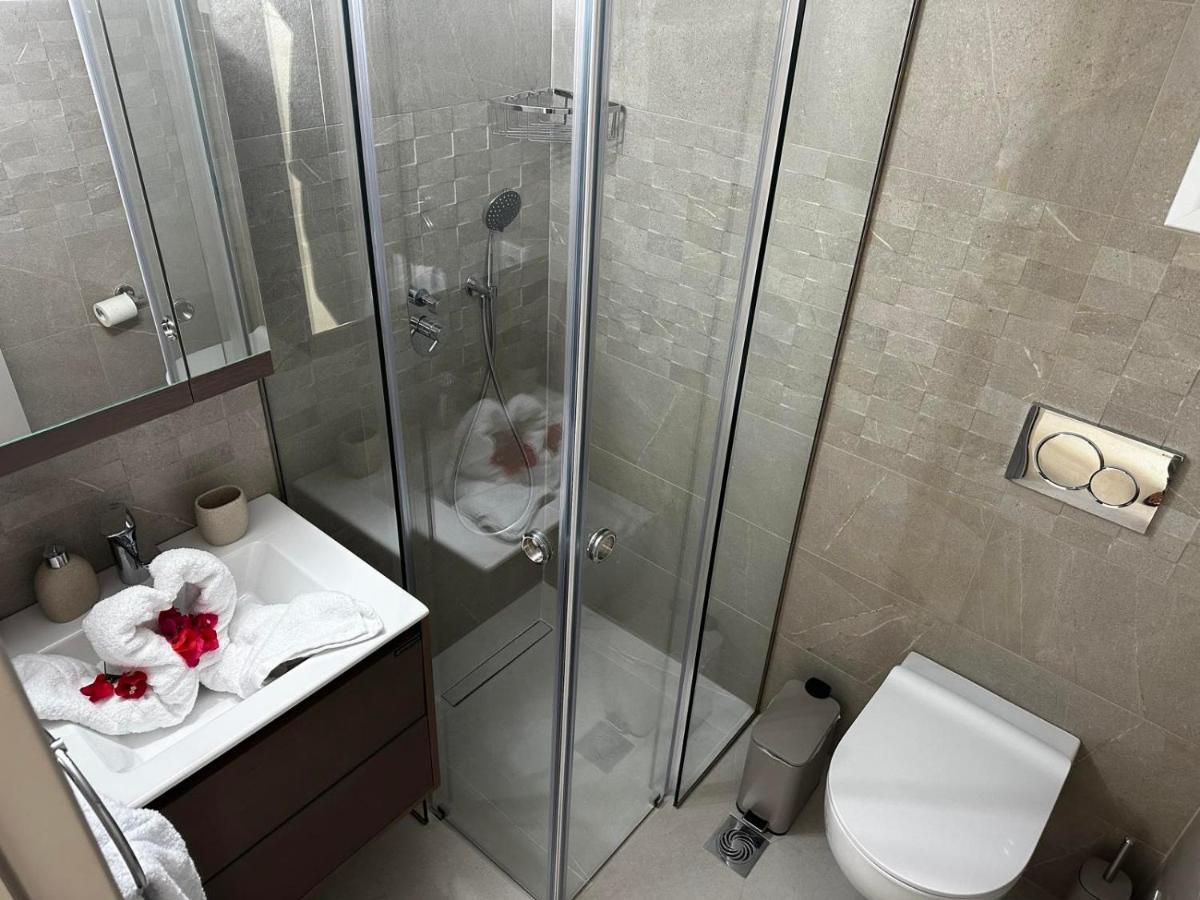 Samanthas Luxury Apartment Haraki